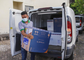 Doses das vacinas Janssen, AstraZeneca e Pfizer chegam ao Piauí